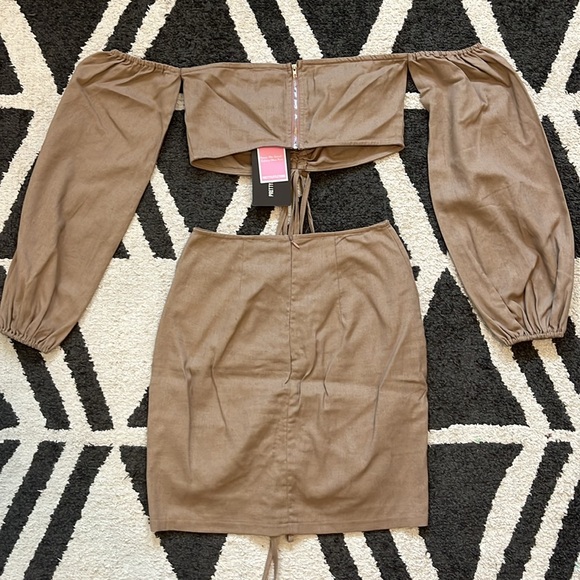 PrettyLittleThing Two Piece Set - Picture 4 of 8